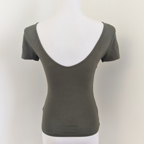 EXPRESS Olive Crop Tee - Picture 2 of 2